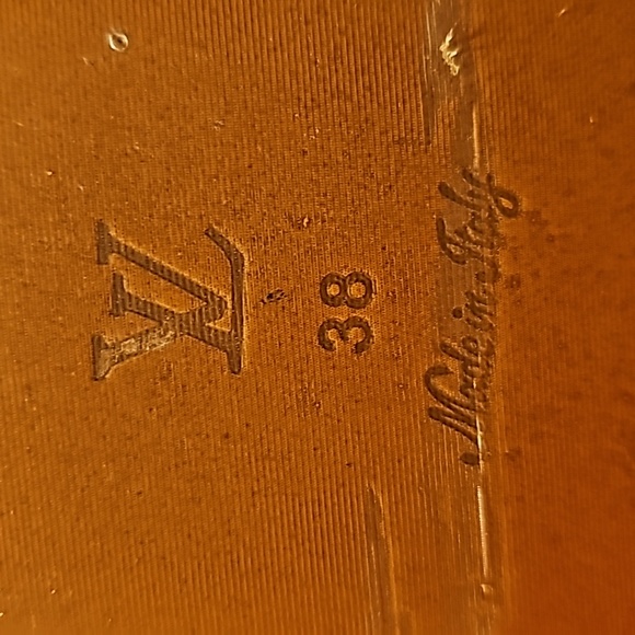 Luis Vuitton sandals size 38. - Picture 3 of 3